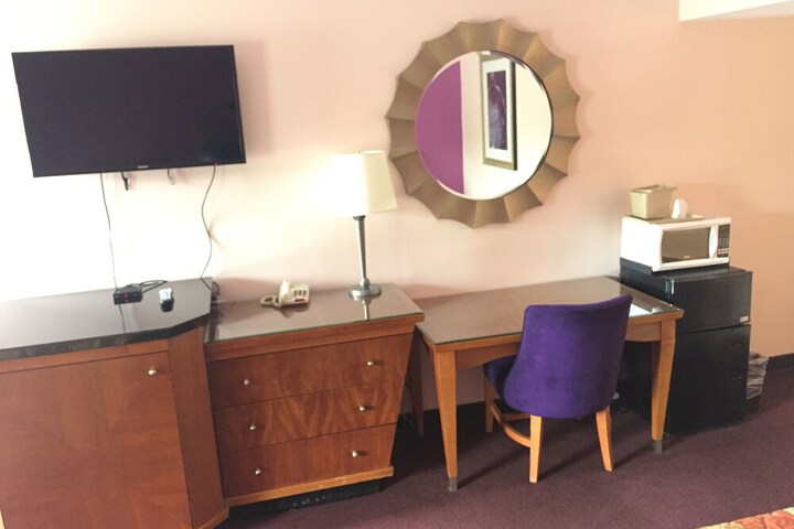 Room 11 of 34