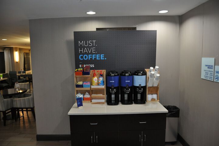 Breakfast/Coffee Service 18 of 25