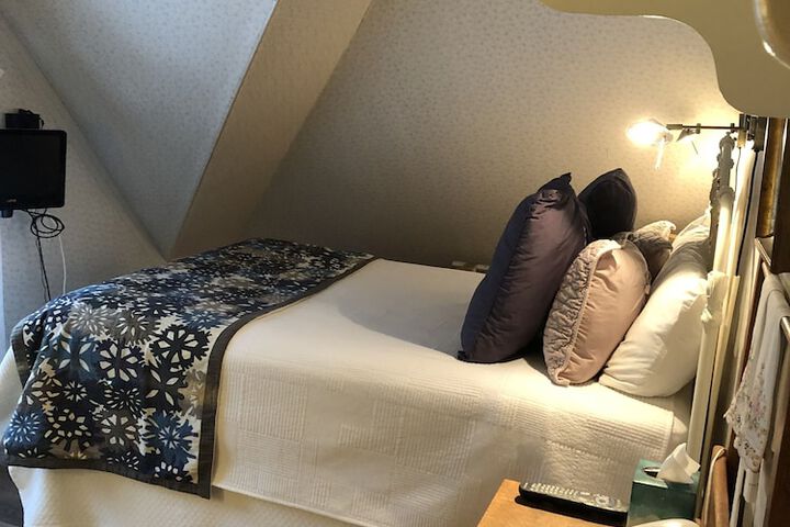 Room 33 of 60