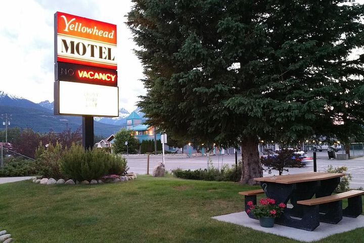 Yellowhead Motel