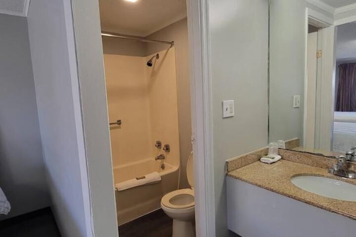 Room 7 of 13