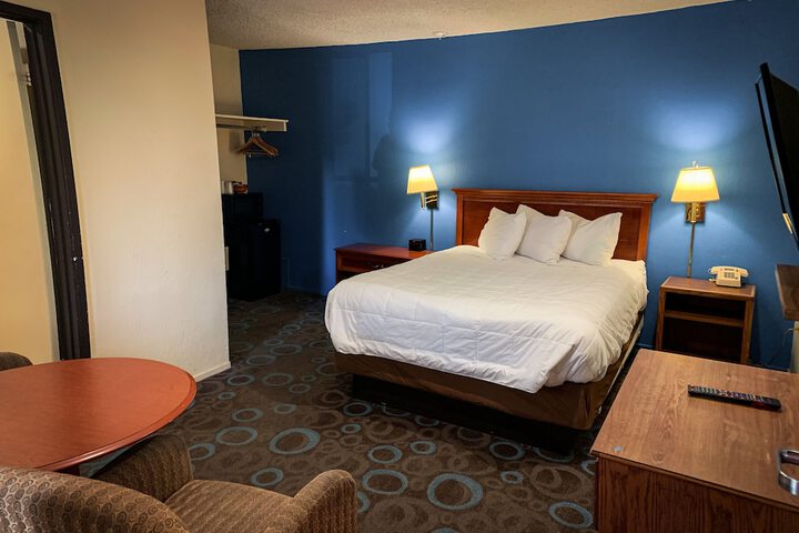 Room 8 of 28