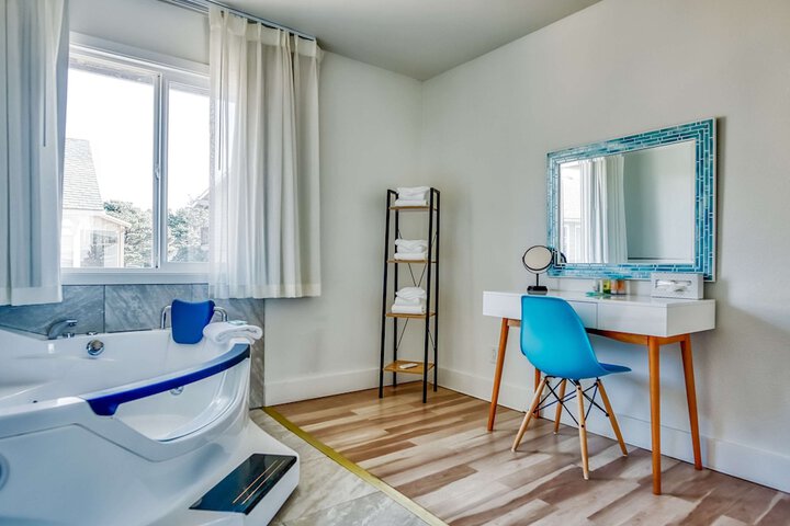 Clarion Inn Surfrider Resort