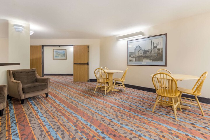 Hotel Interior 17 of 40