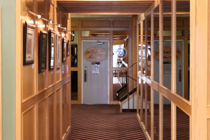 Hotel 4 of 71
