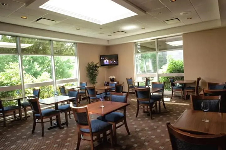 NICHOLS VILLAGE HOTEL AND SPA