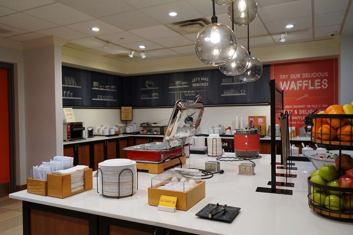 Hampton Inn & Suites Chicago / Aurora