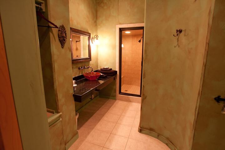 Room 32 of 87