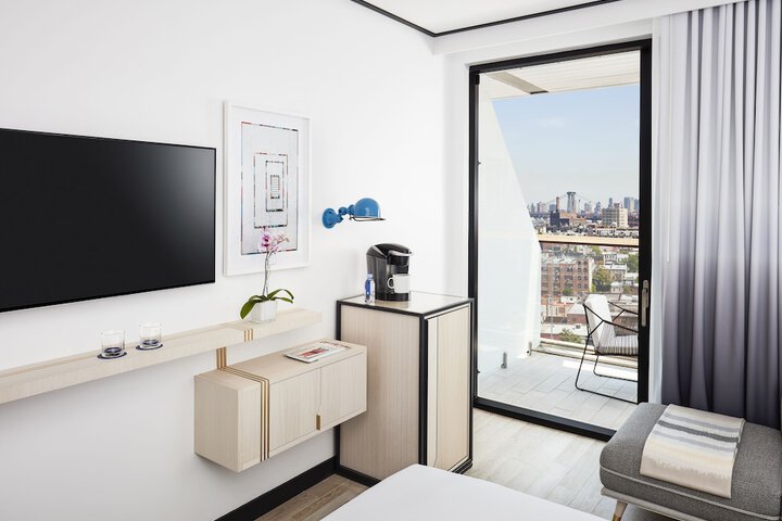 Room 52 of 89