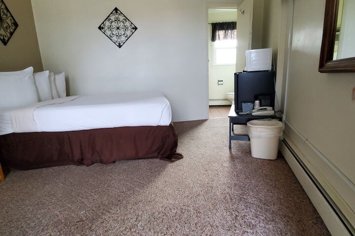 Room 27 of 33