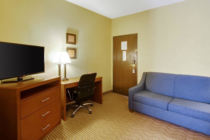 Room 28 of 38