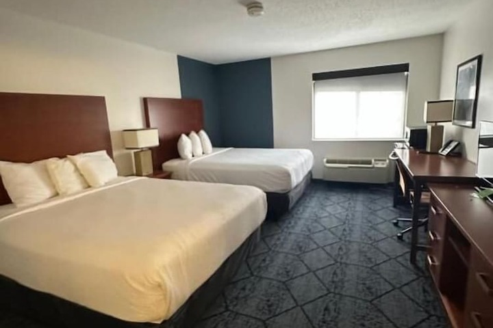 Room 4 of 16