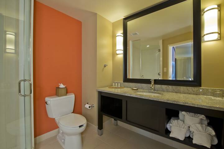 Room 9 of 28