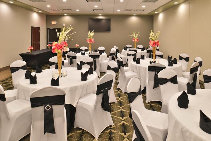 Ballroom/Hall 40 of 43