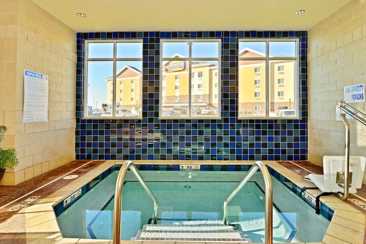 Holiday Inn Express and Suites Williston by IHG
