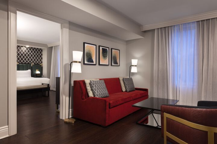 Room 25 of 40