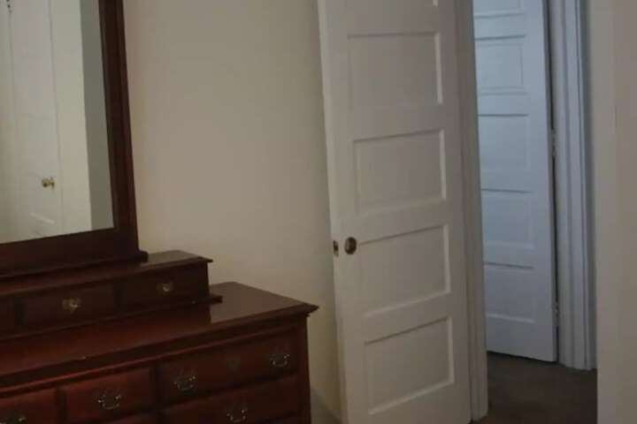 Room 6 of 25