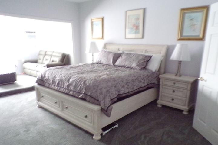 Long House Manor B & B