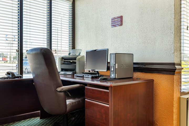 Business Center 23 of 23