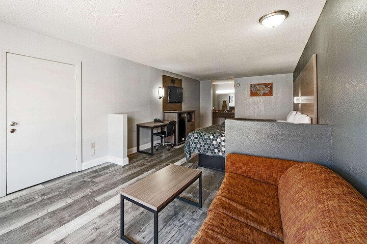 Room 40 of 49