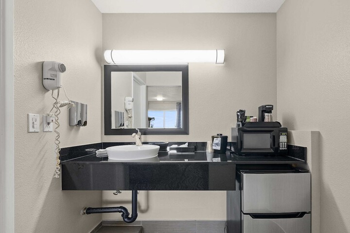 Room 15 of 40