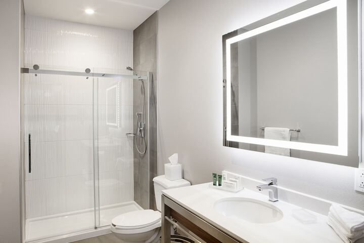 Ômage Hotel Montreal Laval, a Tribute Portfolio Hotel