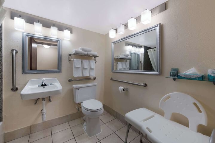 Room 9 of 26