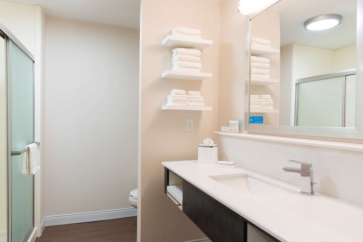 Room 15 of 28