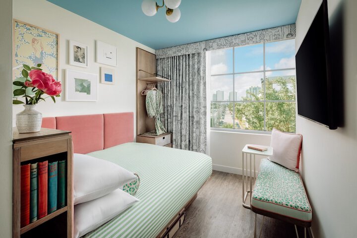 Room 44 of 119