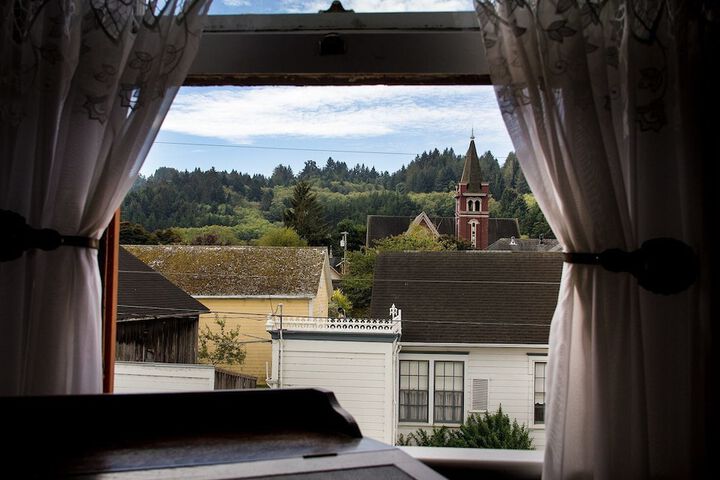 Gingerbread Mansion Inn