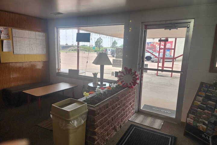 First Inn by OYO Quinter Hwy 70