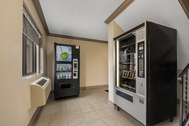 Red Roof Inn & Suites Vineland - Buena