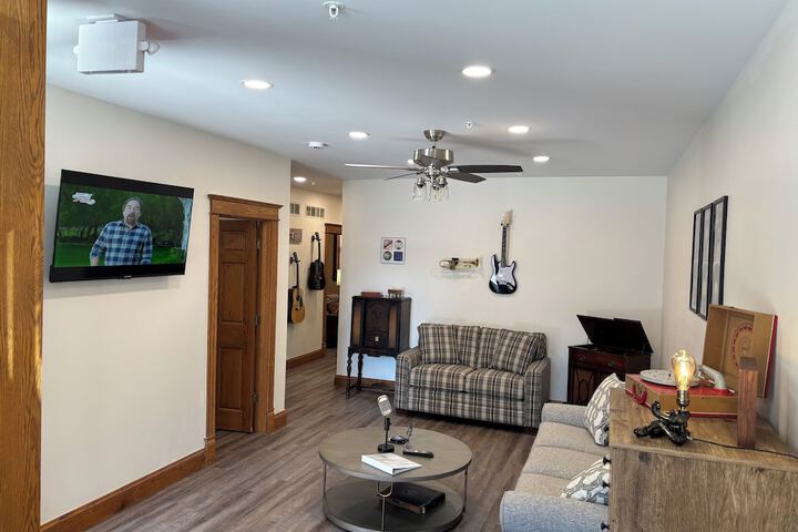 Hermann Crown Suites