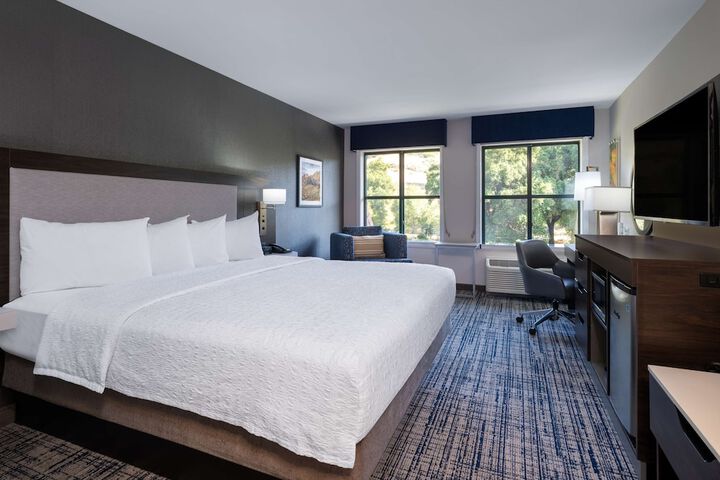 Hampton Inn & Suites Agoura Hills
