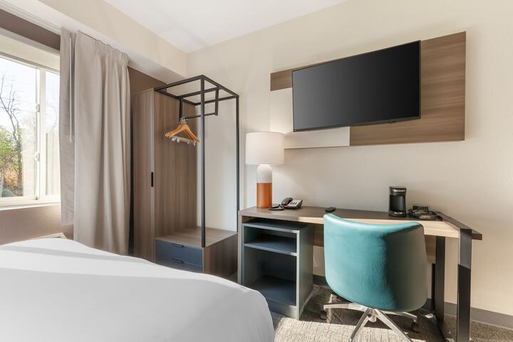 Room 18 of 36