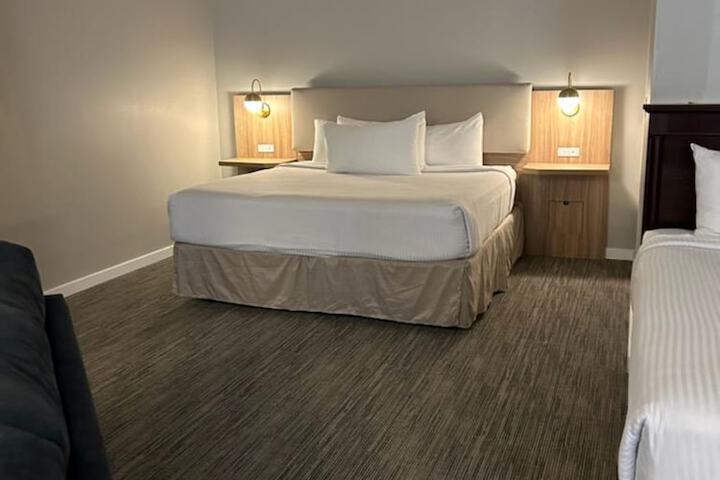 Room 35 of 66