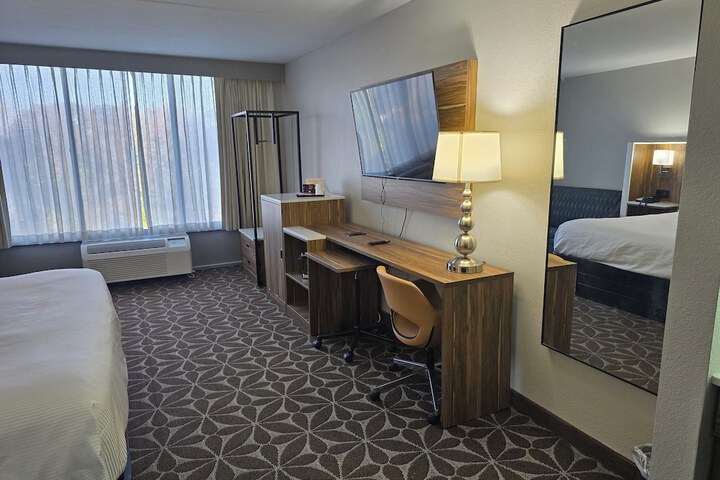 Room 22 of 37