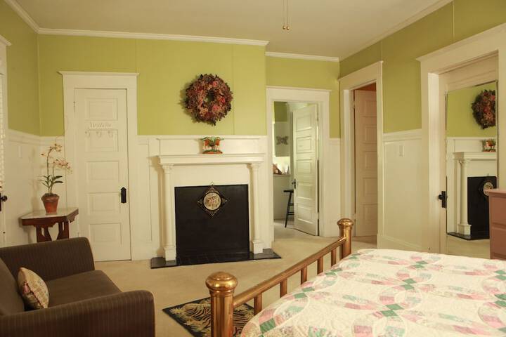 Room 6 of 35
