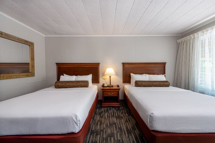 Scottys Lakeside Resort