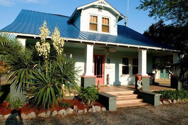 The Island Guest House & Cottages