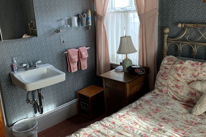 Room 19 of 28