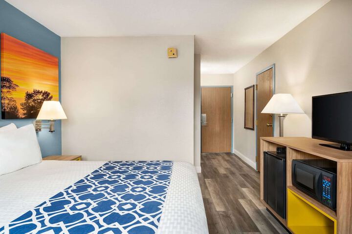 Room 12 of 25