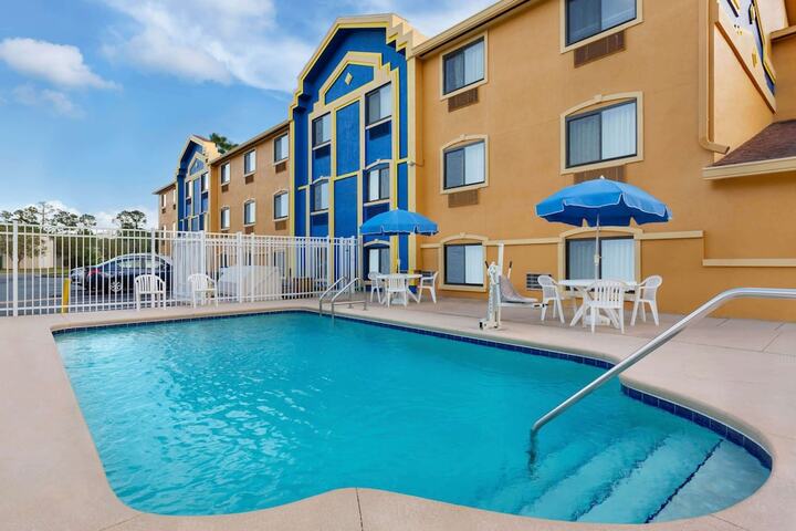 Pool 6 of 42