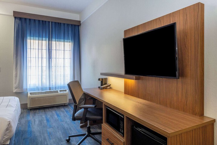 Room 15 of 46
