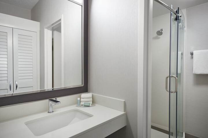 Courtyard by Marriott Kansas City Overland Park / Metcalf