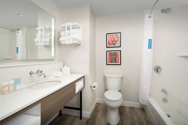 Room 16 of 28