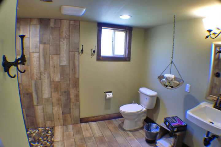 Room 43 of 191