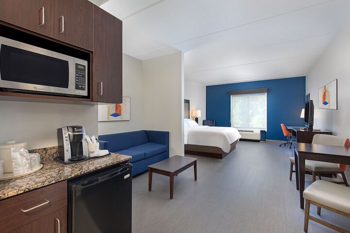 Holiday Inn Express Cleveland Northwest by IHG