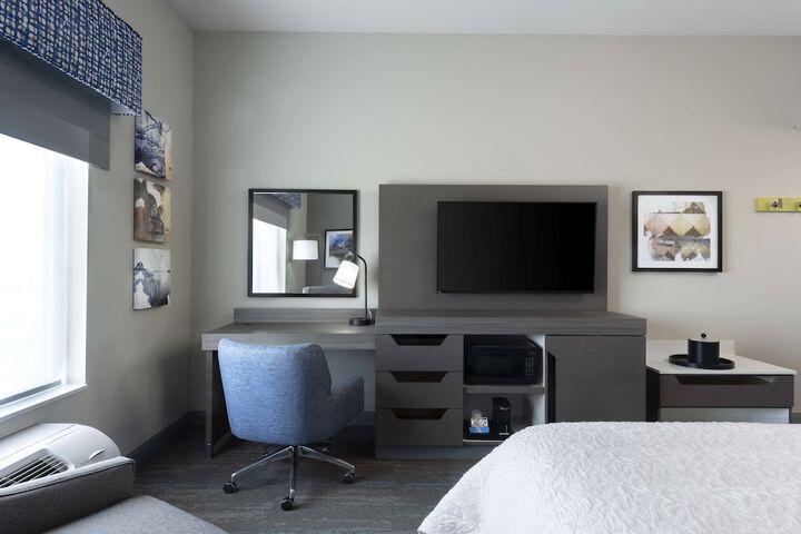 Hampton Inn & Suites St. Charles Old Town Area