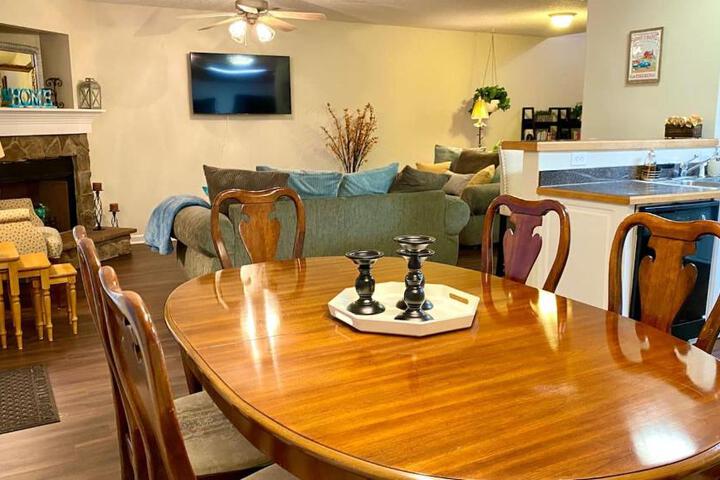 Spacious & comfy home in ultra-convenient location 2025 Traveller Award Winner